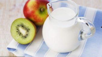 喝纯牛奶吃瓜,健康生活新体验